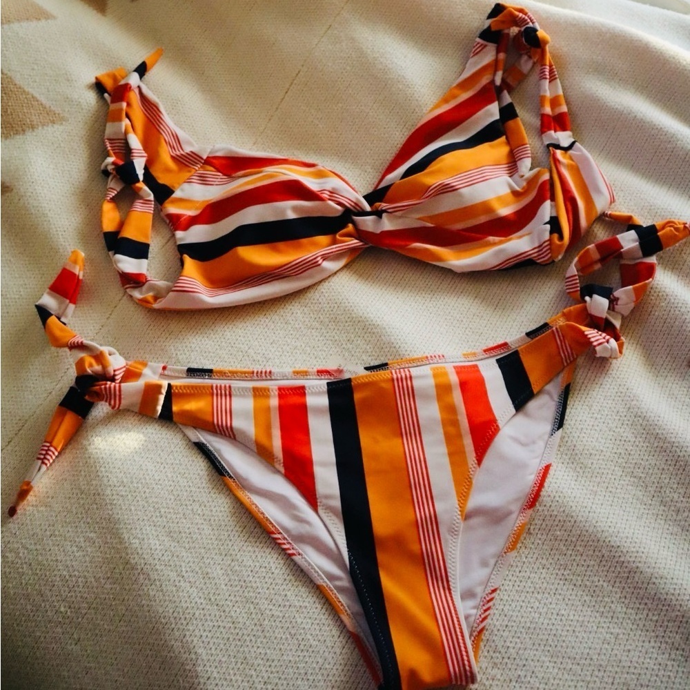 Stunning 🤩 two piece swimsuit! NWOT - Picture 10 of 10